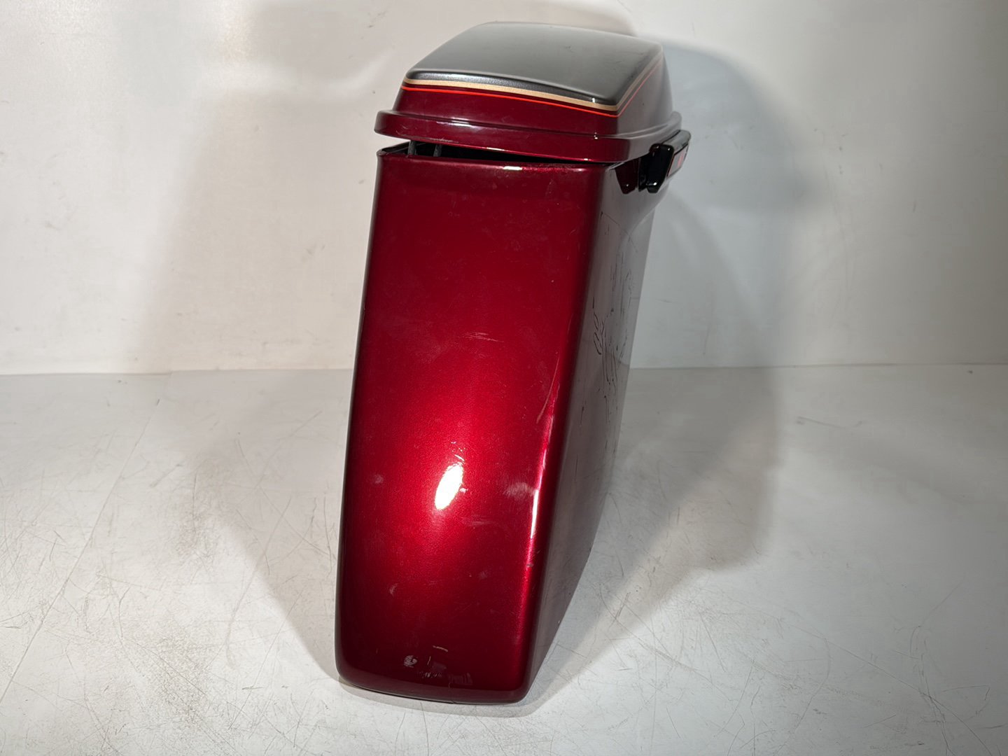 1986 - 1998 Harley-Davidson Softail Heritage Classic Right 1 Saddlebag Luggage NO Key 90757-93