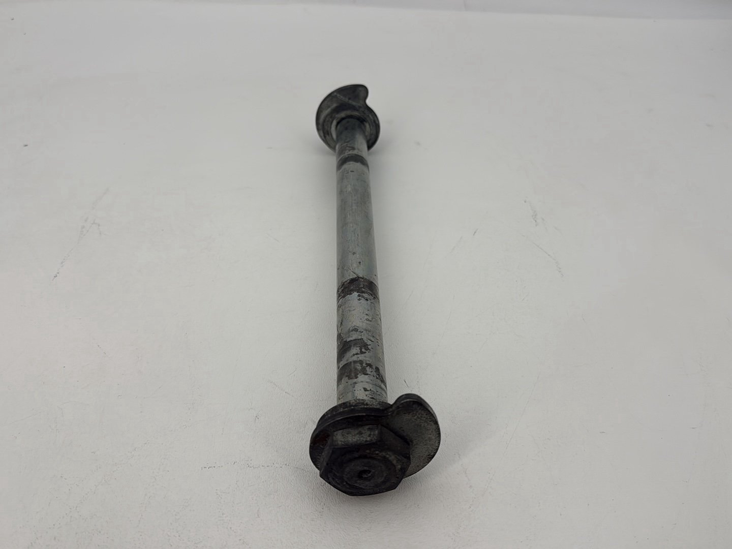 2007 - 2011 Harley-Davidson Touring Street Glide Rear Wheel Axle Bolt Shaft 41056-09