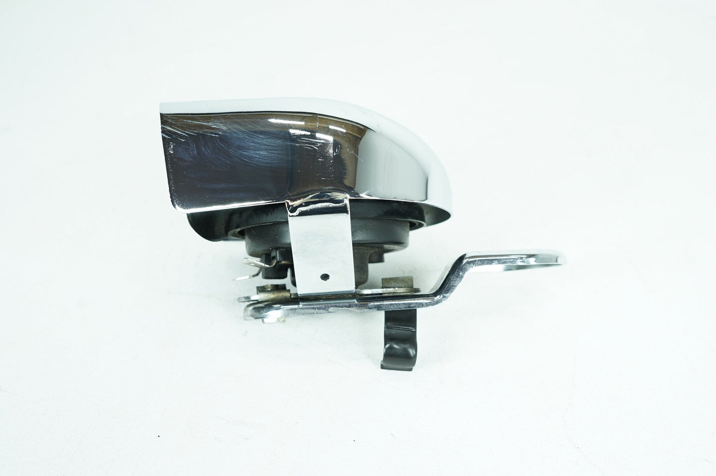 2000 - 2006 Harley-Davidson Softail Fat Boy Horn Signal Klaxon Chrome Cover 69012-93A