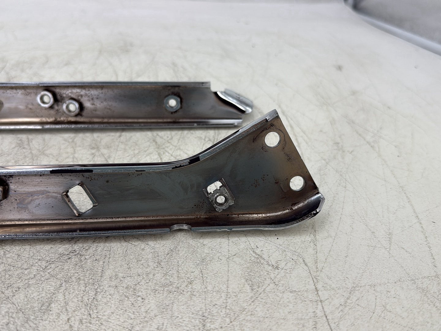 2007 Harley Touring FLHTC Electra Glide Classic OEM Rear Left & Right Saddlebag Fender Support