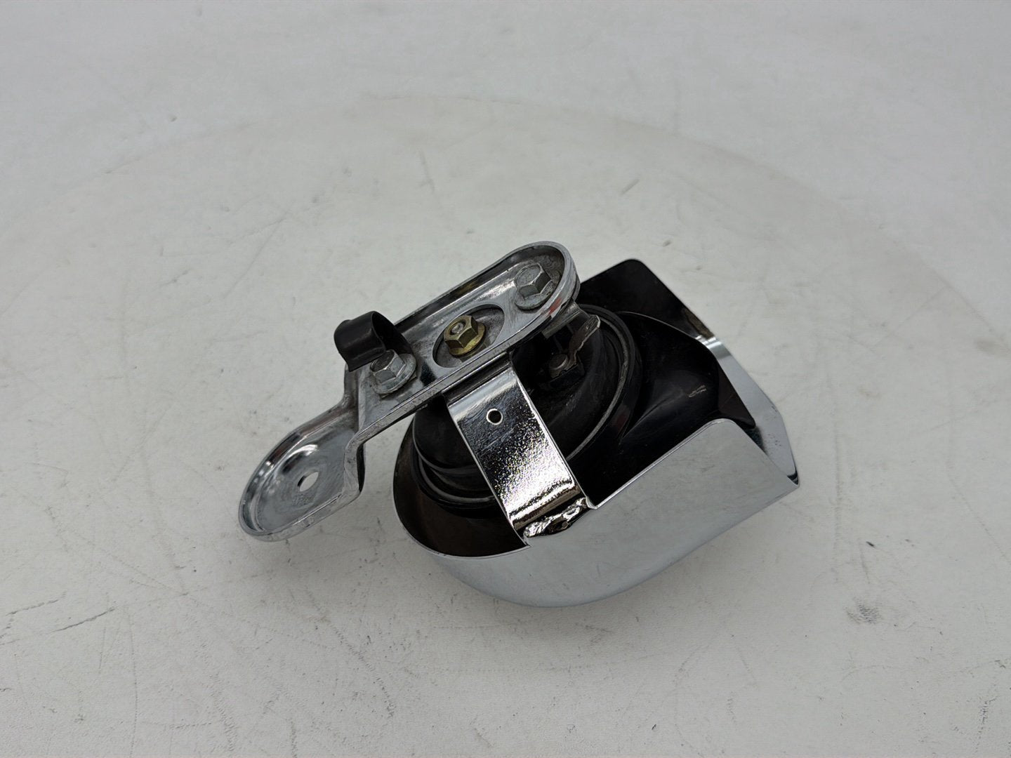 2007 - 2017 Harley-Davidson Dyna Super Glide Custom Horn Signal Klaxon Chrome Cover 69012-93B