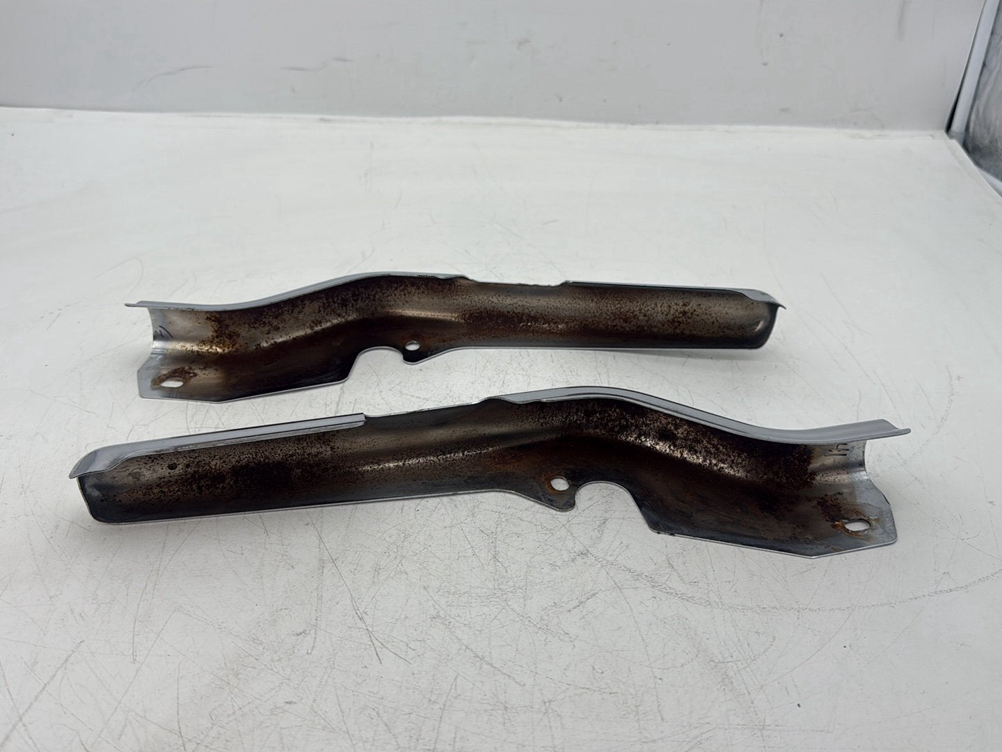 2007 Harley Touring FLHTCU Electra Glide Ultra OEM Rear Left Right Fender Struts Bracket