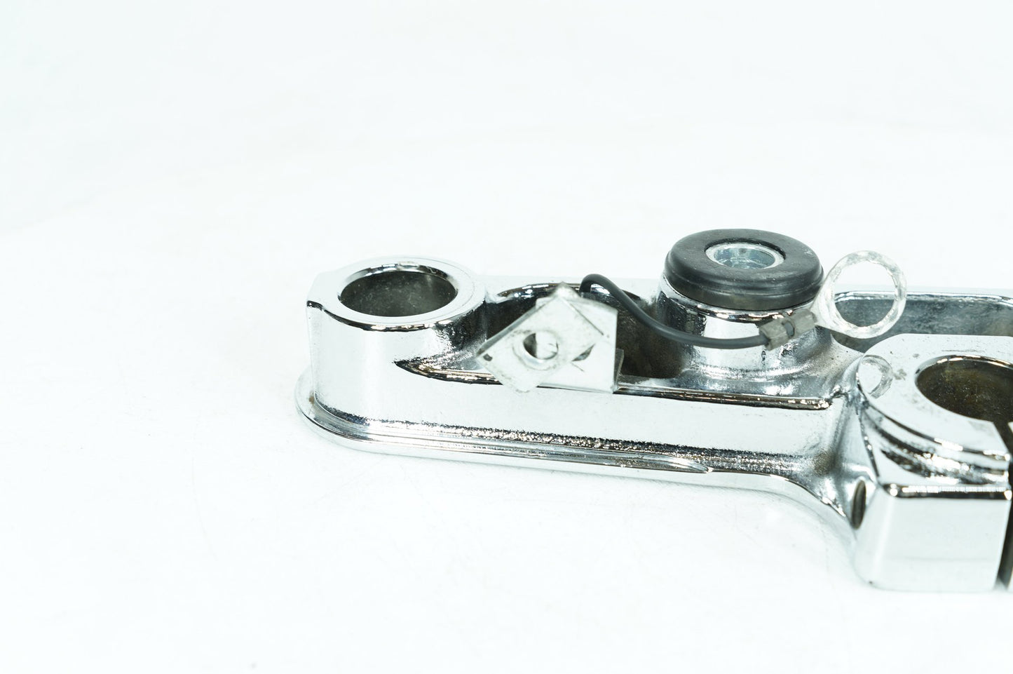 1999 - 2006 Harley-Davidson Softail Deluxe Front Fork Upper Triple Tree Bracket  	45456-86A