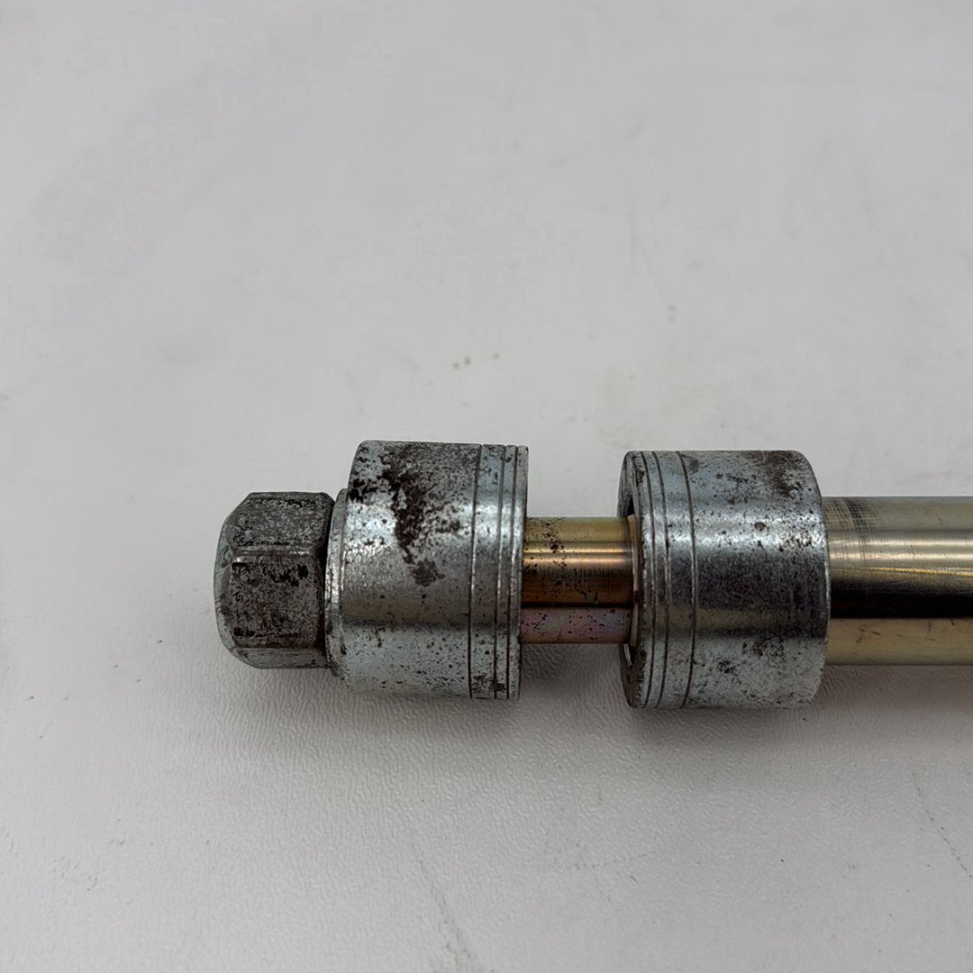2007 - 2012 Harley-Davidson Dyna Super Glide Front Wheel Axle Bolt Shaft 41628-08