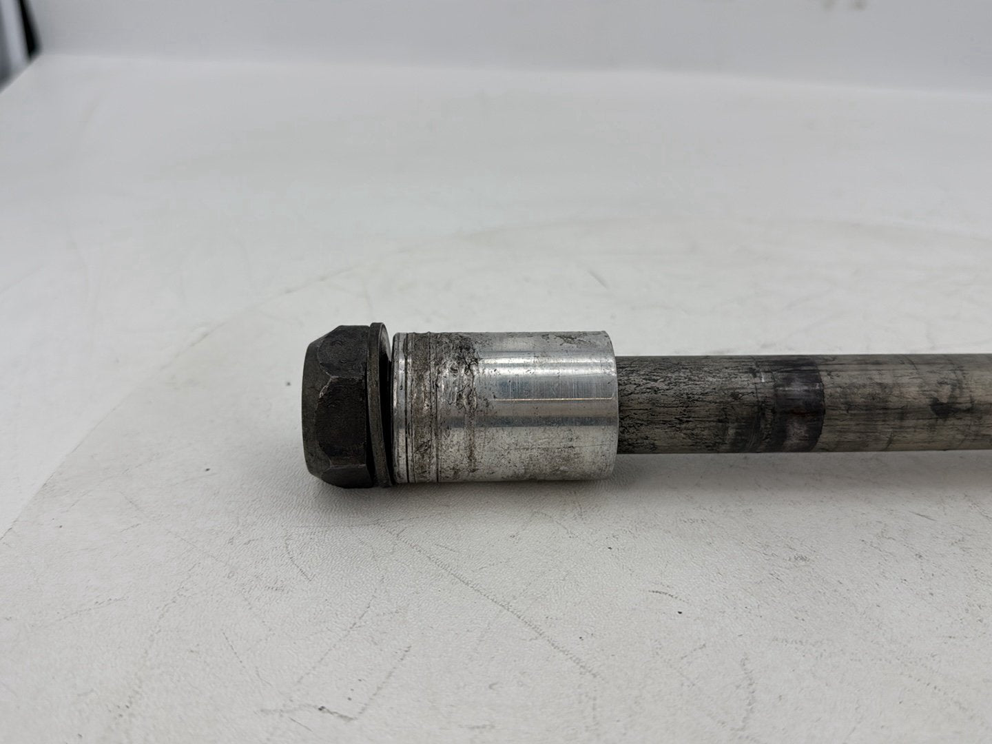 2007 - 2012 Harley-Davidson Dyna Super Glide Rear Wheel Axle Bolt Shaft 41114-08
