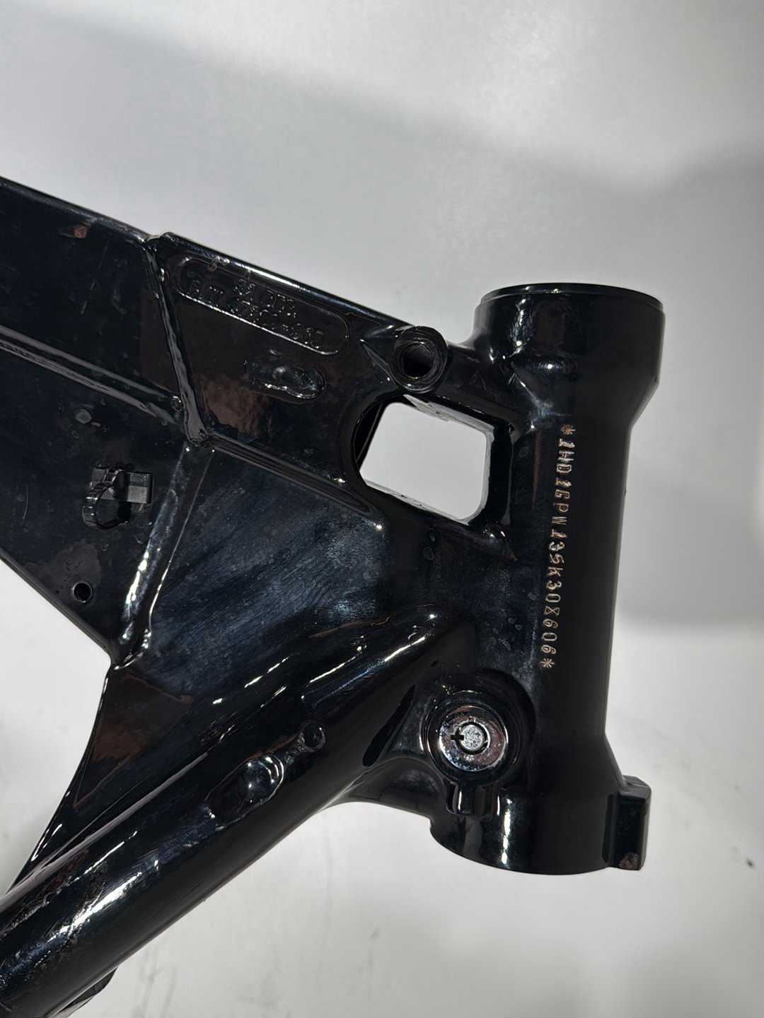 2005 Harley Dyna Wide Glide FXDWG OEM Body Main Frame Chassis 32 degree C