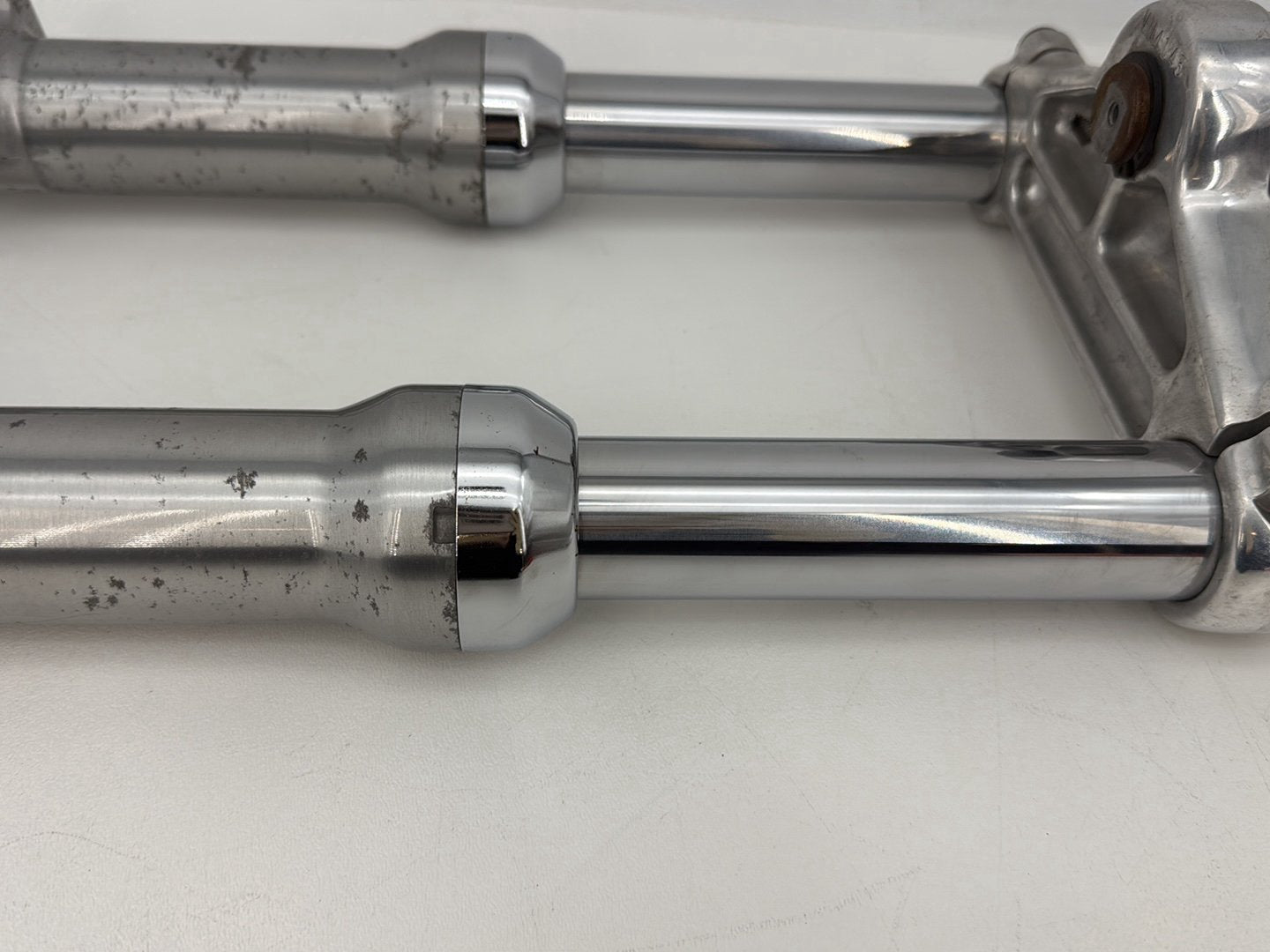 1999 - 2006 Harley-Davidson Dyna Low Rider Front Triple Tree Set & LH RH Fork Legs Sliders 45739-87