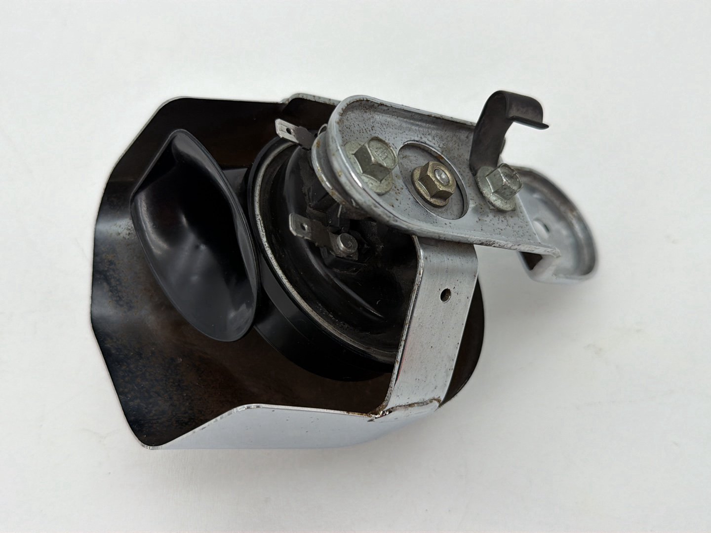 1999 - 2006 Harley-Davidson Touring Road King Horn Signal Klaxon Chrome Cover  	69012-93A