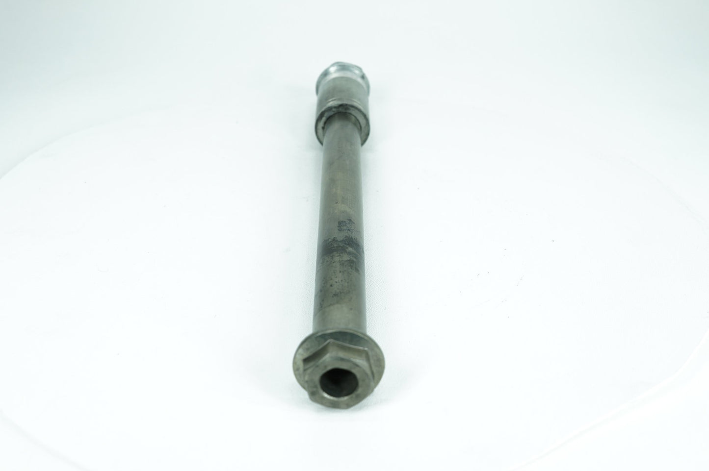 2007 - 2017 Harley-Davidson Dyna Street Bob Rear Wheel Axle Bolt Shaft 41114-08