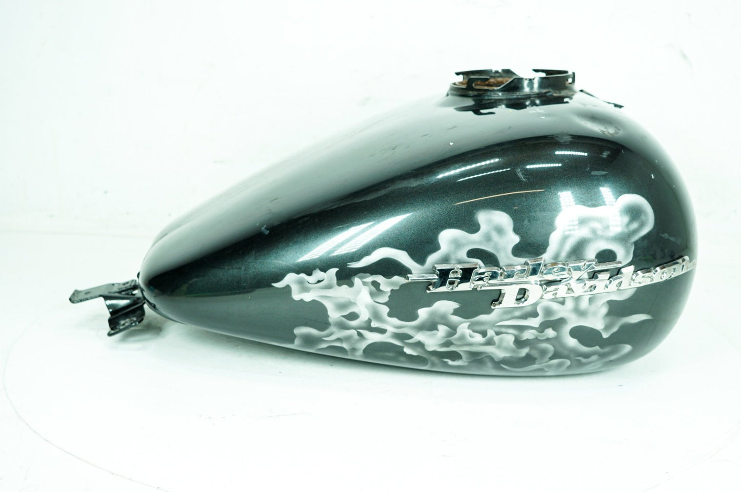 2007 - 2011 Harley-Davidson Touring Street Glide Fuel Gas Tank Gasoline Reservoir 61356-08