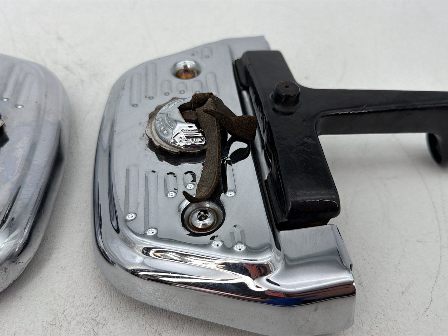 1984 - 1998 Harley-Davidson Touring Electra Glide Classic Left & Right Passenger Floorboard Foot Rest