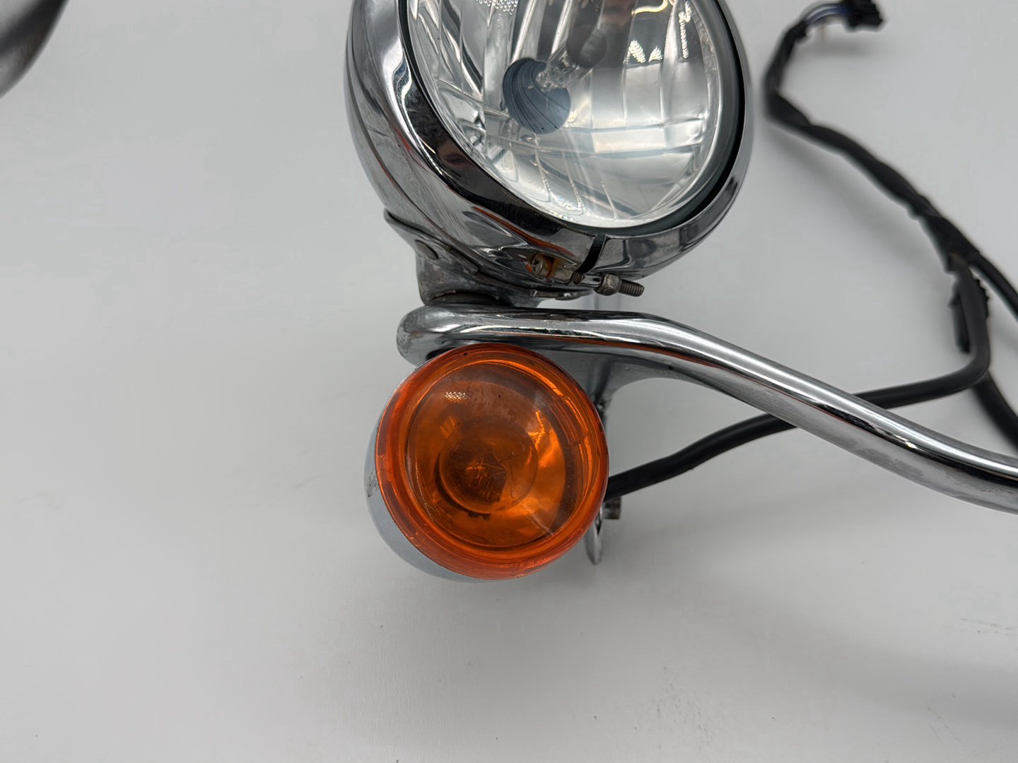 2008 Harley Softail Deluxe FLSTN OEM Front Turn Signal Indicators Aux Light Bar