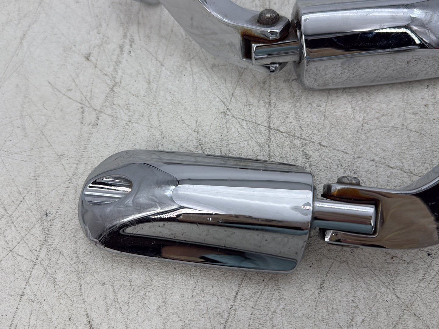 2015 Harley Road Glide Touring FLTRXS OEM Passenger Left & Right Foot Pegs