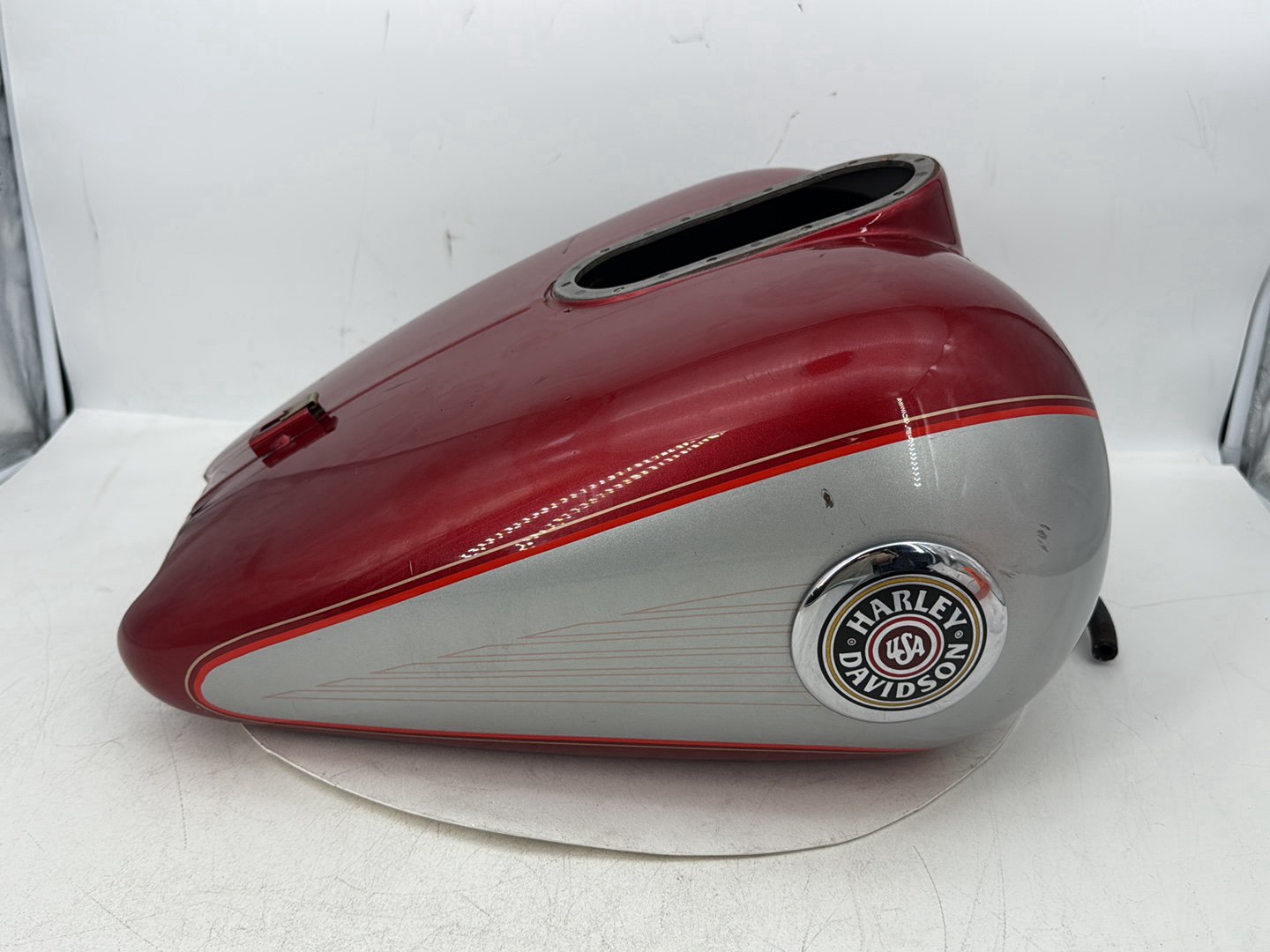1999 - 2006 Harley-Davidson Touring Electra Glide Ultra Fuel Gas Tank Gasoline Reservoir 61356-03