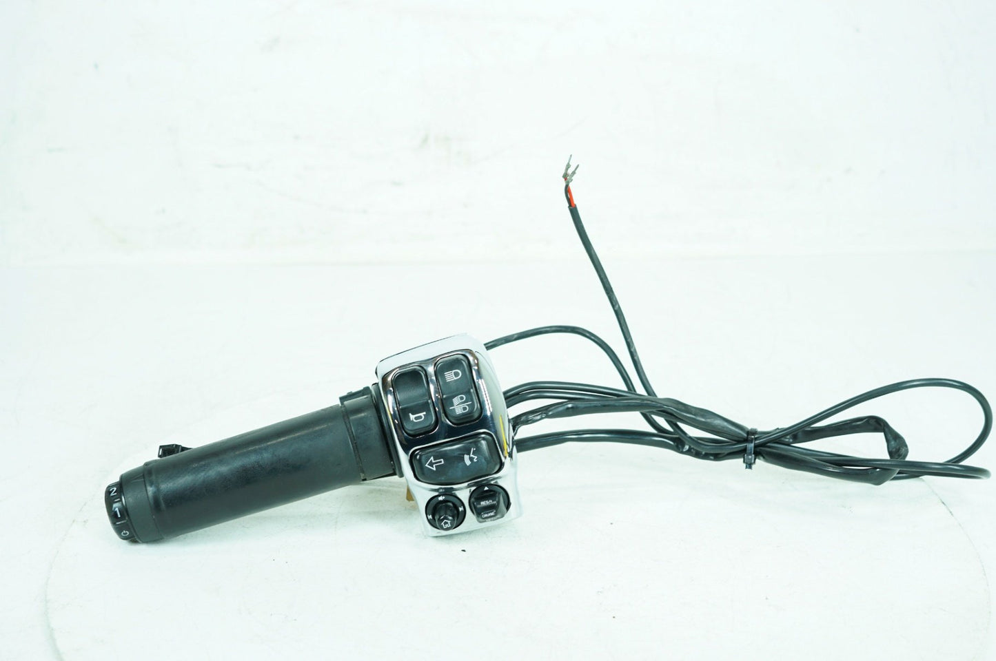 2017 - 2025 Harley-Davidson Touring Electra Glide Ultra Left Turn Signal Headlight Switches Controls 71500128A