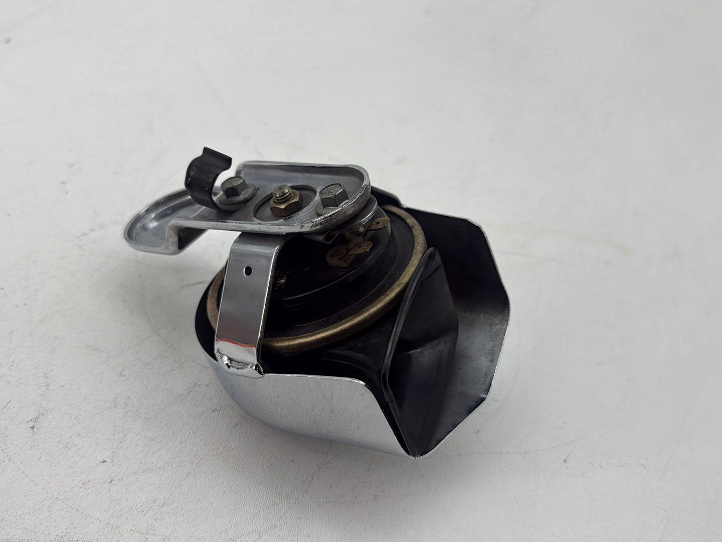 2007 Harley Touring FLHTP Electra Glide Police OEM Horn Signal Klaxon Chrome Cover