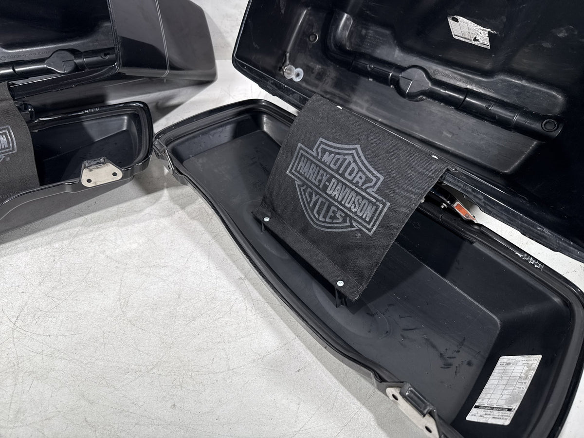 2009 Harley Electra Glide Touring Ultra OEM Left Right Saddlebags Luggage NOKey