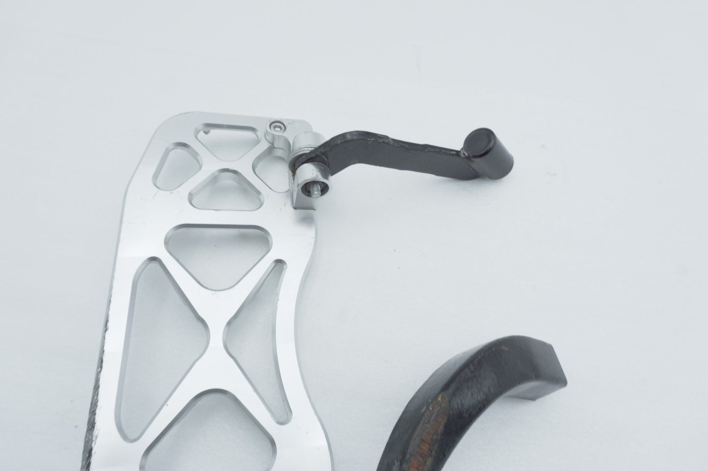 1999 - 2006 Harley-Davidson Touring Electra Glide Right Driver 1 Floorboard Foot Rest Aftermarket MX Style Wide Billet