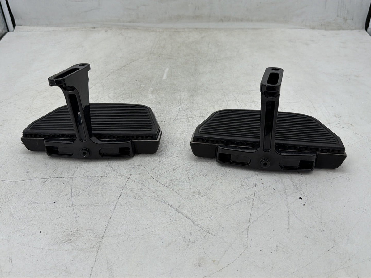 2012 Harley Electra Glide Touring Ultra OEM Left & Right Passenger Floorboard Foot Rest