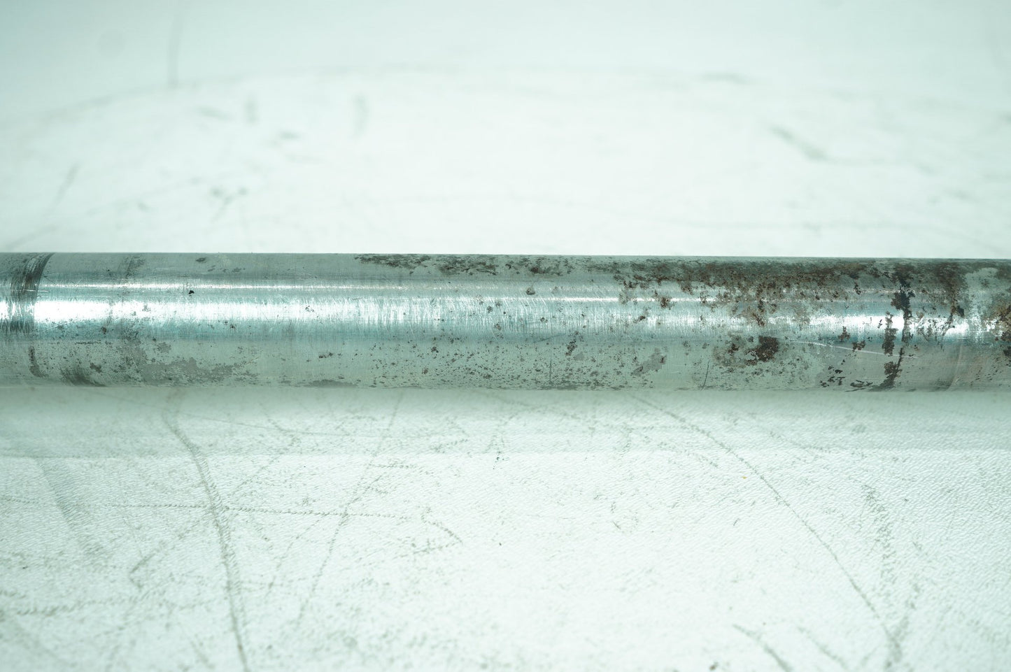 2007 - 2011 Harley-Davidson Touring Electra Glide Rear Wheel Axle Bolt Shaft 41056-08