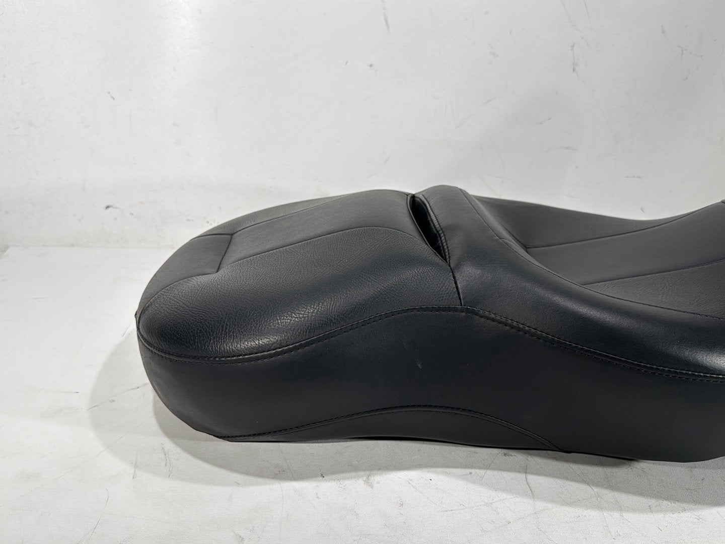 2010 Harley Street Glide Touring FLHX OEM Passenger Rider Driver Seat Saddle
