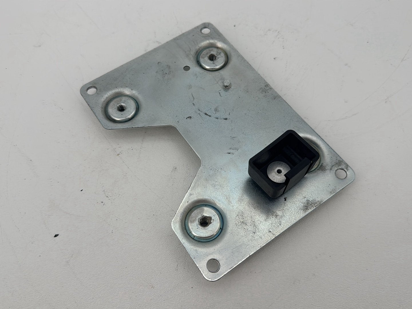1999 - 2006 Harley-Davidson Dyna Low Rider Electrical Side Cover Tray Panel 70984-96A