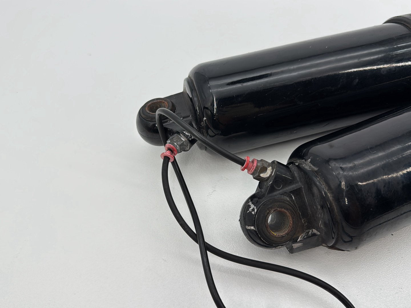 1999 - 2006 Harley-Davidson Touring Electra Glide Classic Rear Left Right Shock Absorbers 54565-97A