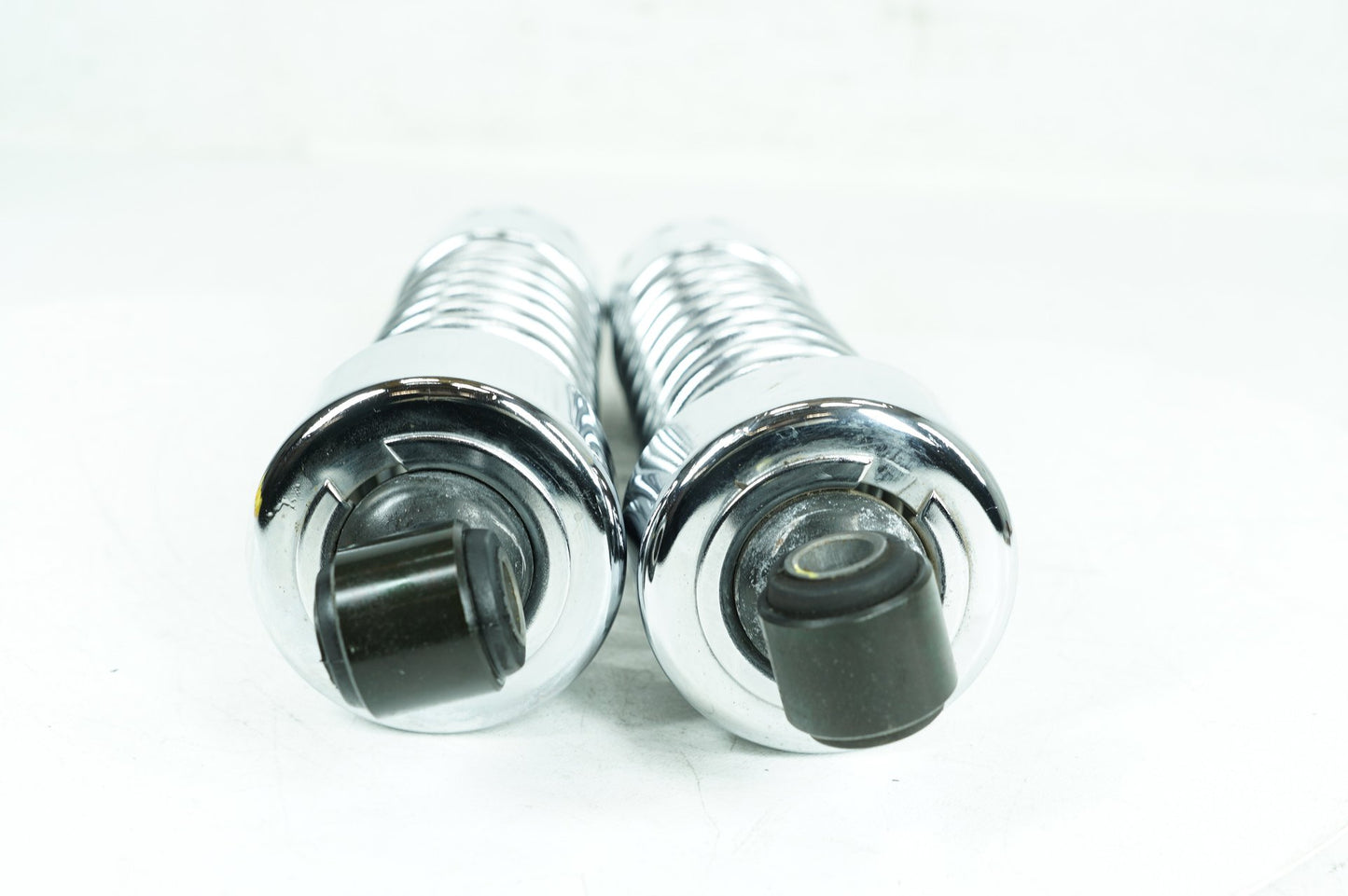 1999 - 2006 Harley-Davidson Dyna Low Rider Rear Left Right Shock Absorbers 54615-01