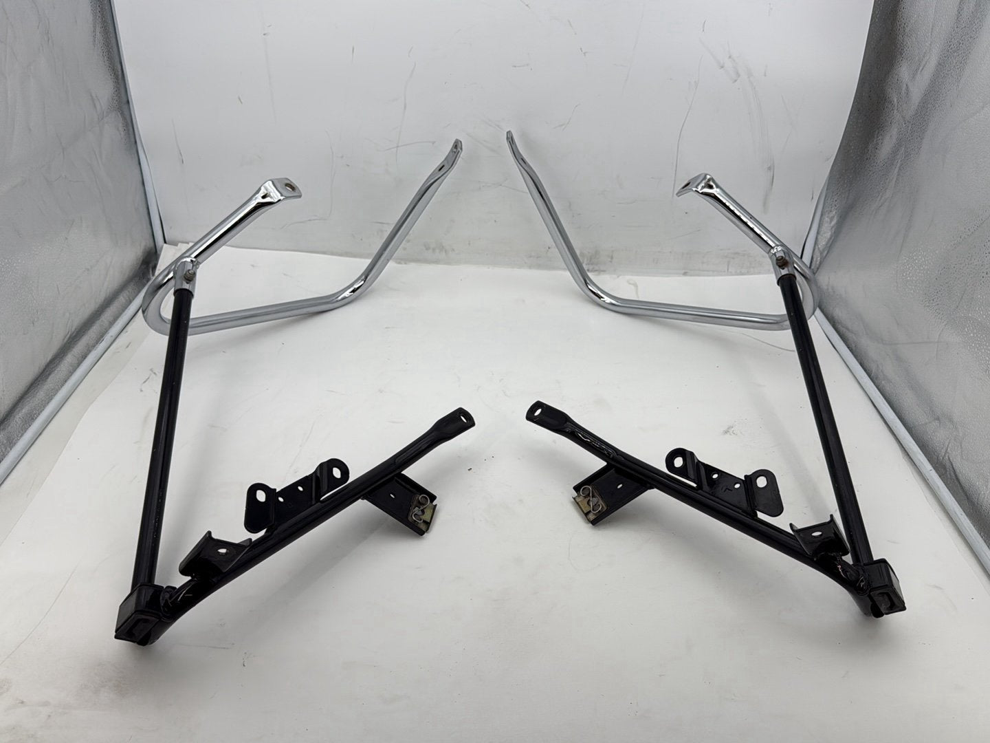 2011 Harley Road King Touring Classic Rear Left Right Saddlebag Guard Rails Bar