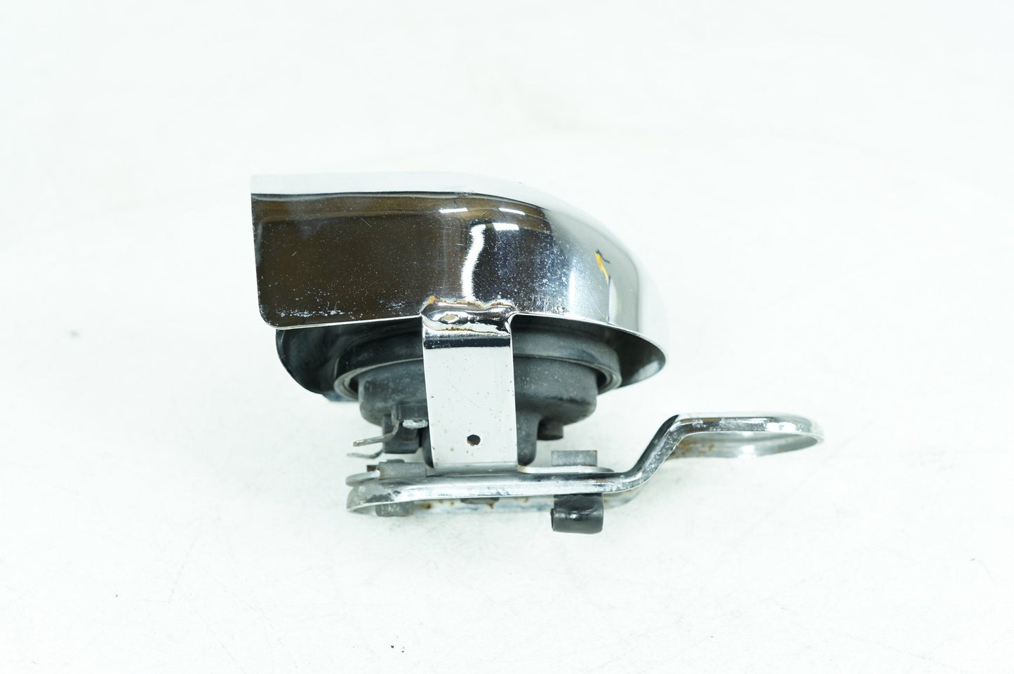 1999 - 2006 Harley-Davidson Softail Fat Boy Horn Signal Klaxon Chrome Cover  	69060-90F