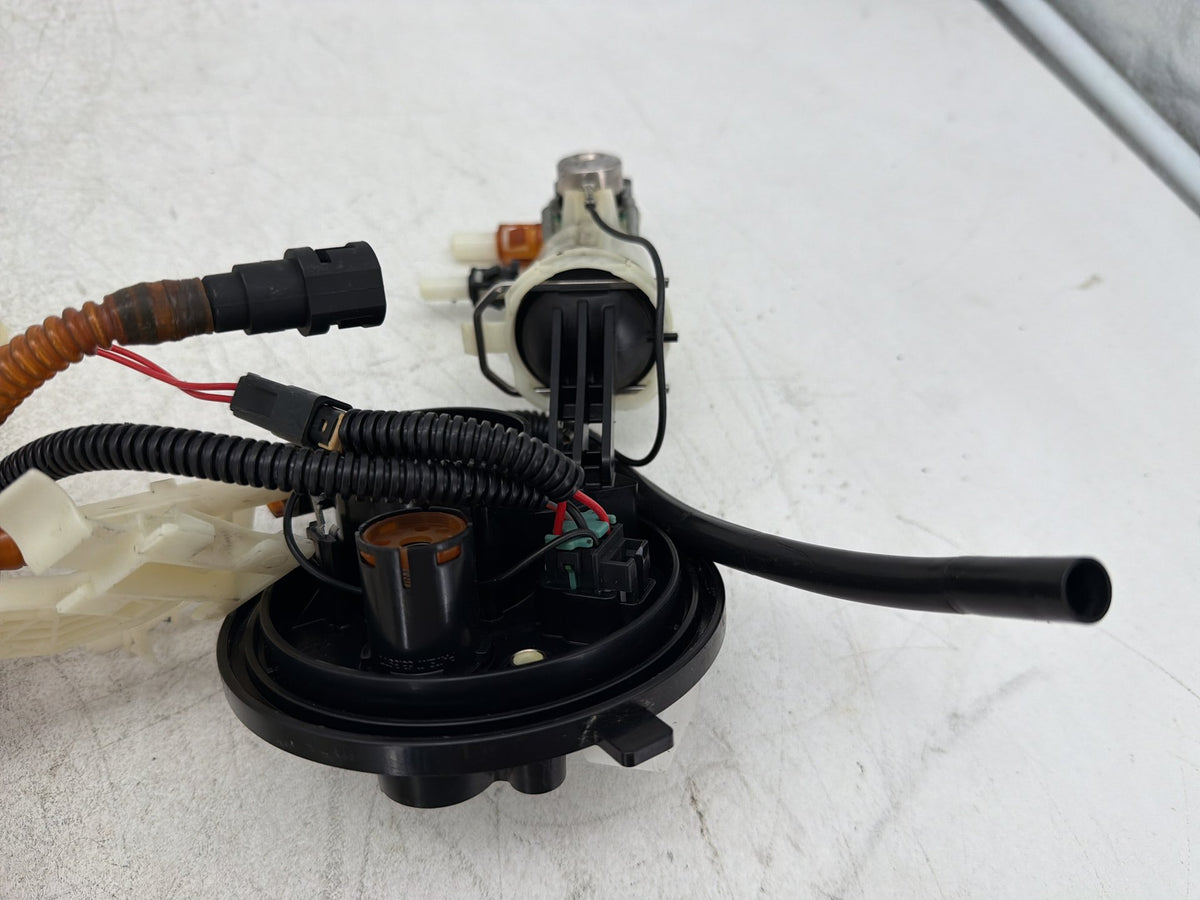 2010 Harley Road King Touring Police OEM Fuel Pump Gas Gasoline Petrol Sending