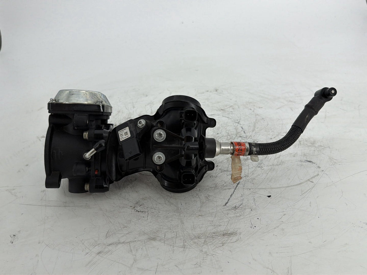 2017 Harley Touring FLHXS Street Glide OEM Engine Intake Manifold Throttle Body