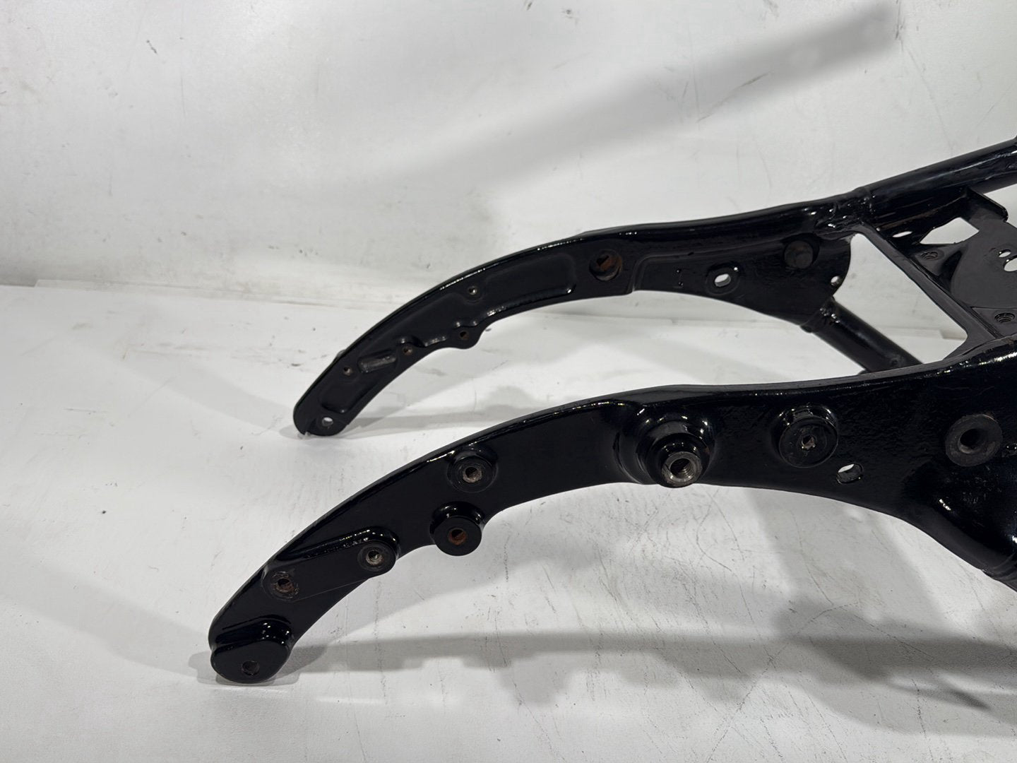 2018 Harley Electra Glide Touring Ultra Rear Back Sub Frame Rail Bar 48079-09BHP