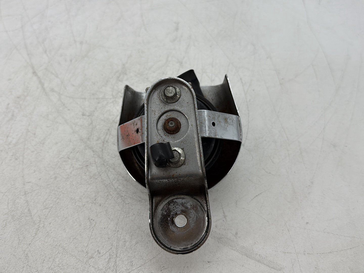 2000 Harley Dyna FXDWG Wide Glide OEM Horn Signal Klaxon Chrome Cover