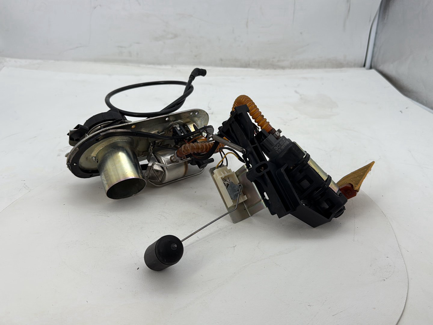 2007 Harley Street Glide Touring FLHX OEM Fuel Pump Gas Gasoline Petrol Sending