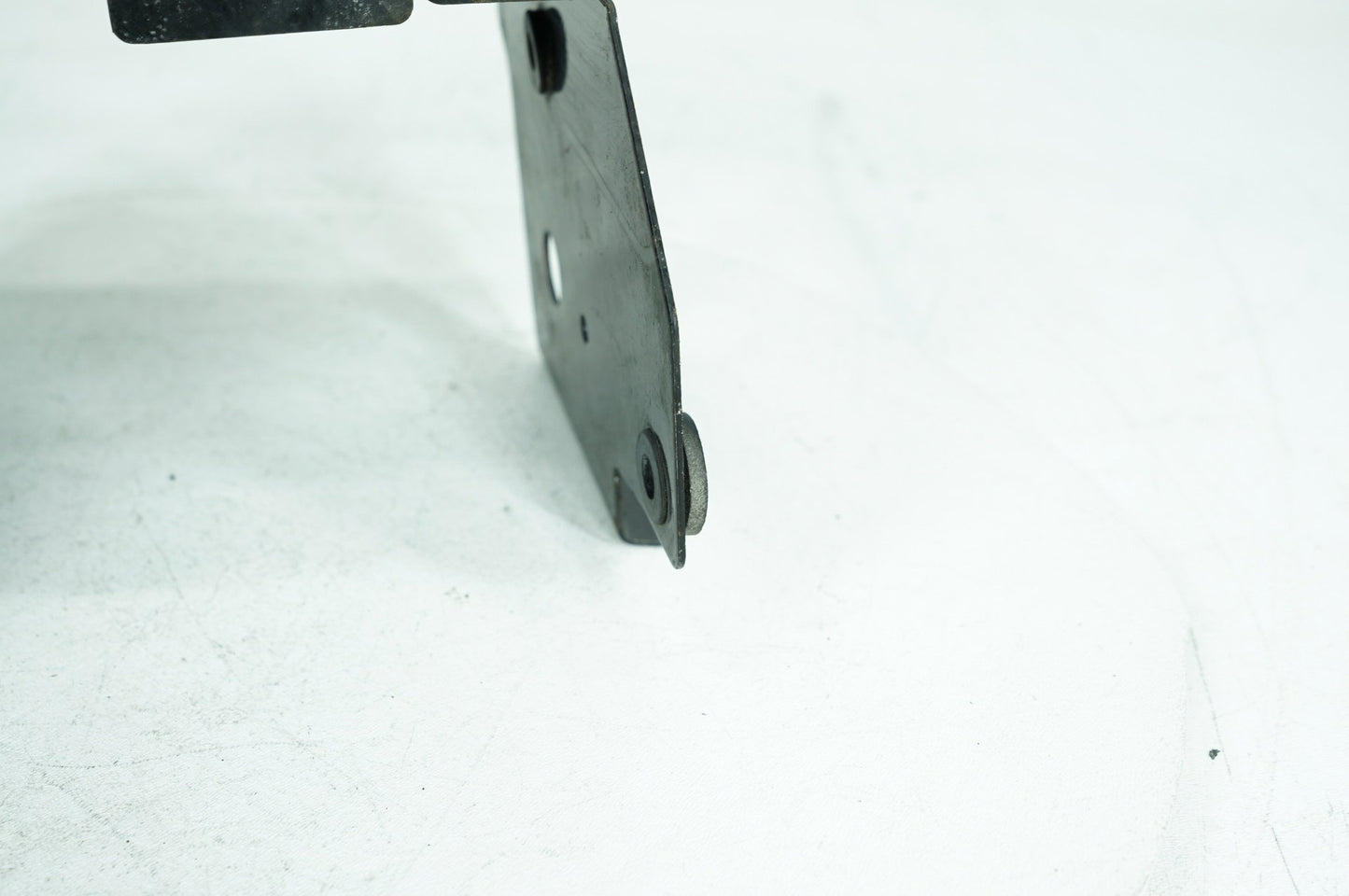 1999 - 2006 Harley-Davidson Touring Electra Glide Classic Battery Tray Bracket Holder Carrier 66281-02A