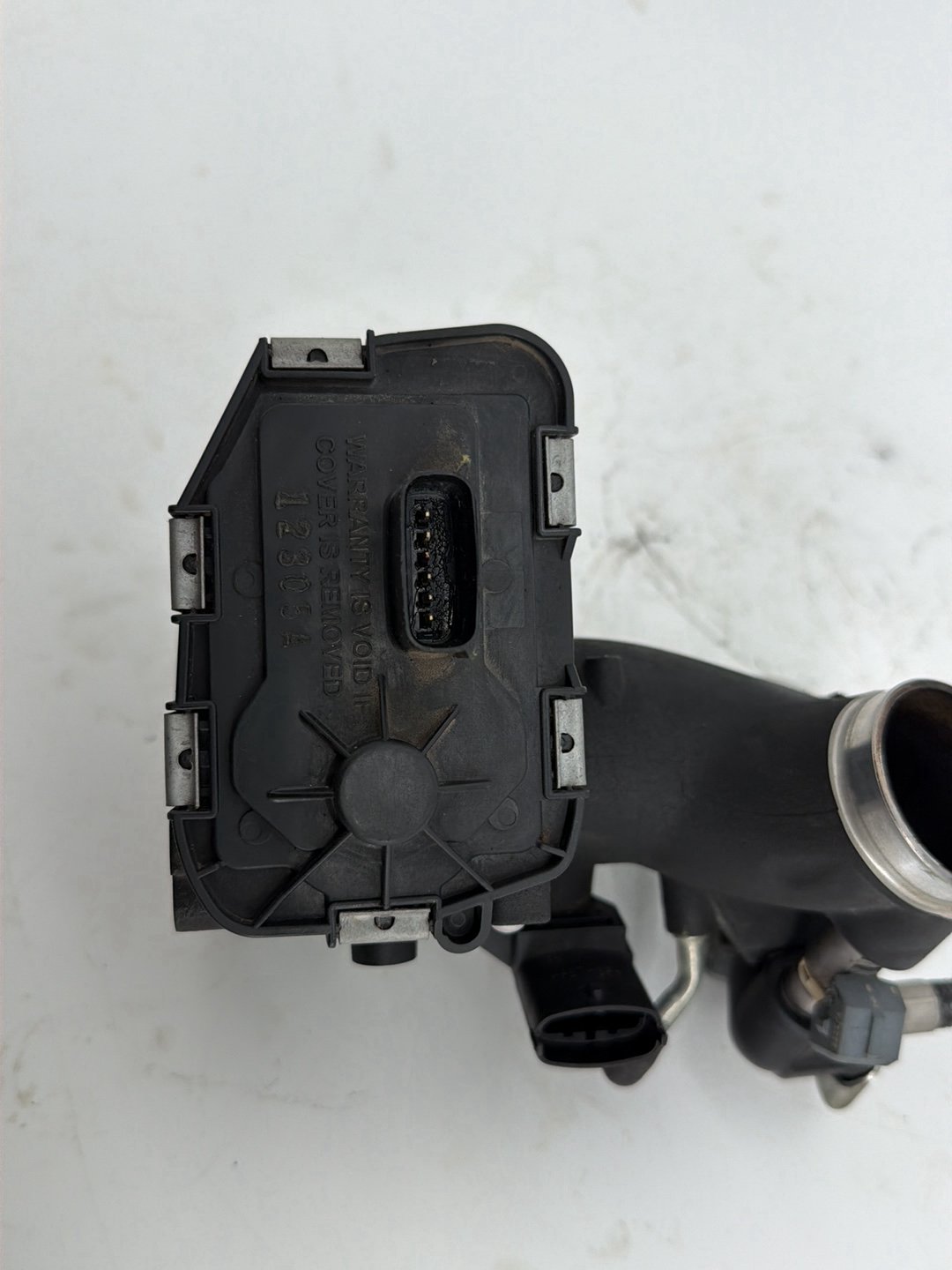 2013 Harley Touring FLHTK Glide Ultra OEM Engine Intake Manifold Throttle Body