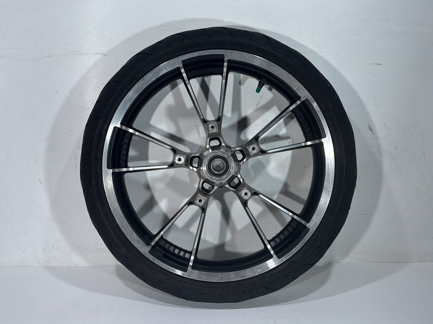 2007 Harley Street Glide Touring FLHX OEM Front Wheel Rim Tire 130/60B19
