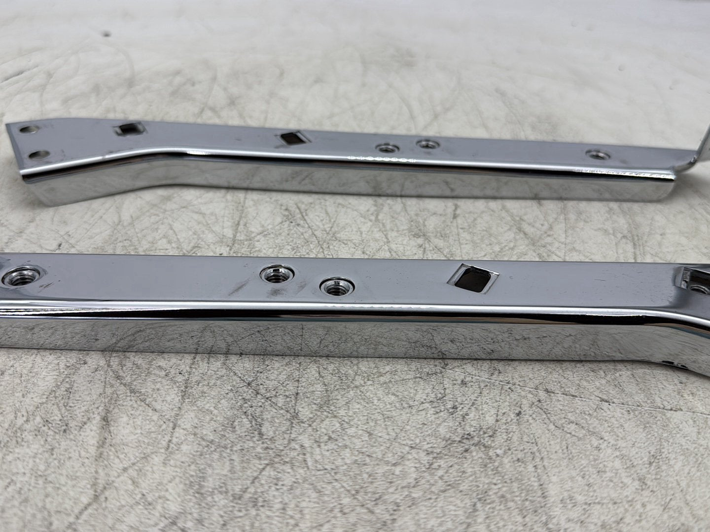 2007 Harley Touring FLHTC Electra Glide Classic OEM Rear Left & Right Saddlebag Fender Support