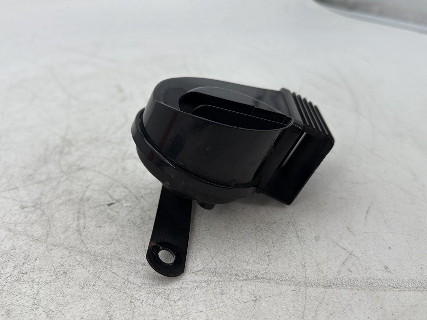 2000 Harley Dyna FXDWG Wide Glide OEM Signal Horn Klaxon Beep