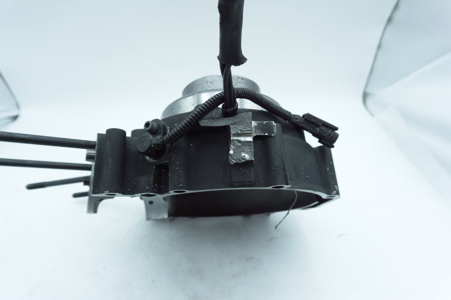 2007 - 2011 Harley-Davidson Touring Street Glide Crankcase Shaft Engine Motor Cover 24649-06