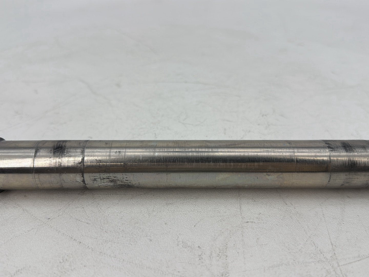 2007 - 2012 Harley-Davidson Touring Electra Glide Ultra Front Wheel Axle Bolt Shaft 43364-00