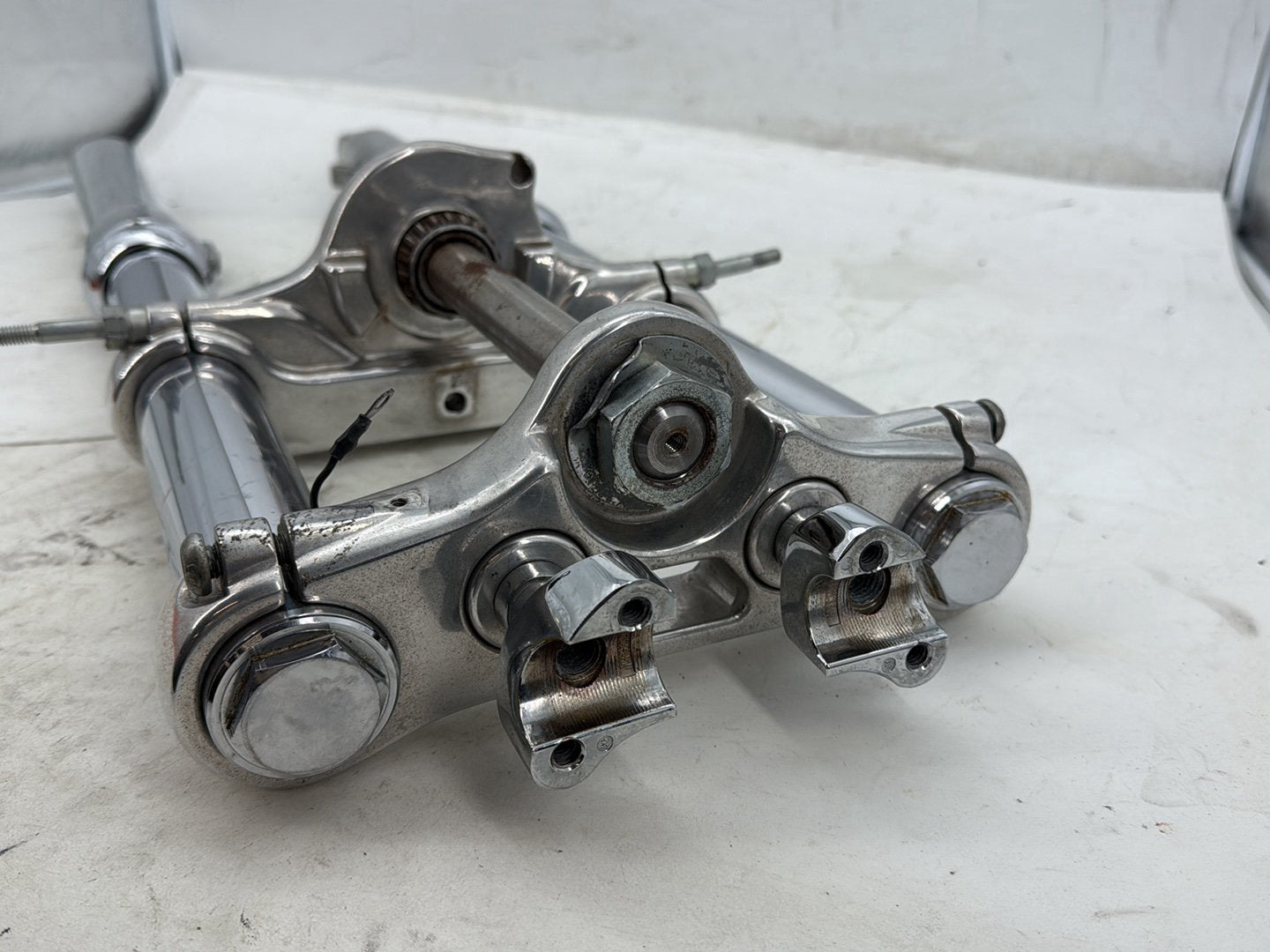 2006 Harley Dyna Super Glide Custom FXDCI OEM Front Triple Tree Set & LH RH Fork Legs Sliders