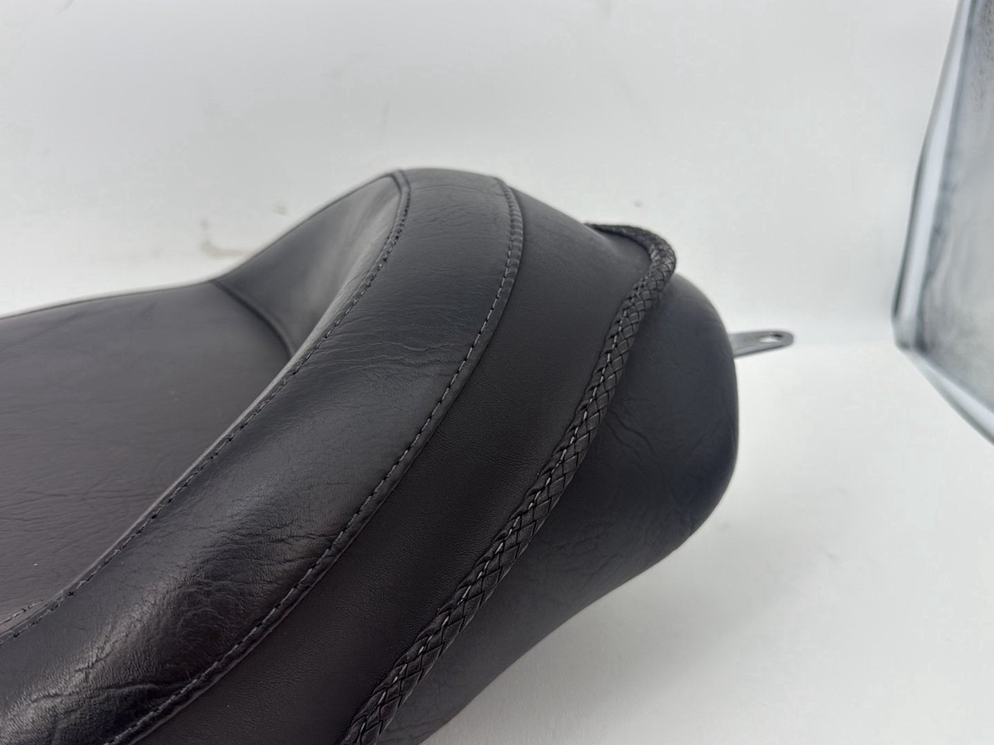 2004 - 2022 Harley-Davidson Sportster 1200 Nightster Rider Driver Solo Seat Pillion MUSTANG