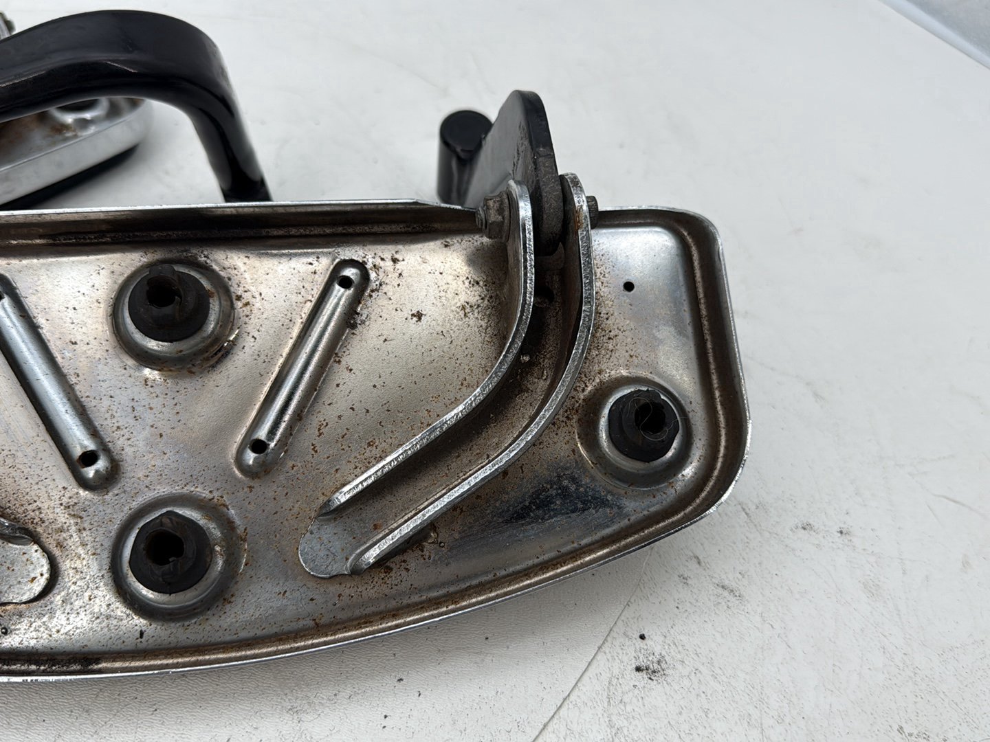 2007 - 2012 Harley-Davidson Touring Electra Glide Ultra Left Right Driver Floorboard Foot Rest 	47365-83C