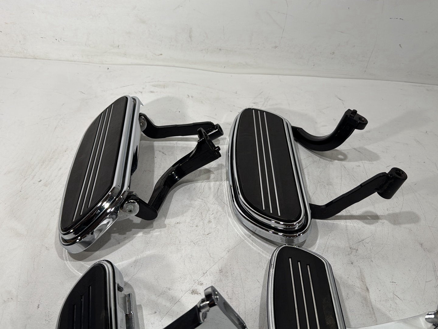 2010 Harley Street Glide Touring FLHX OEM Left Right Driver & Pass Floorboard Foot Rest