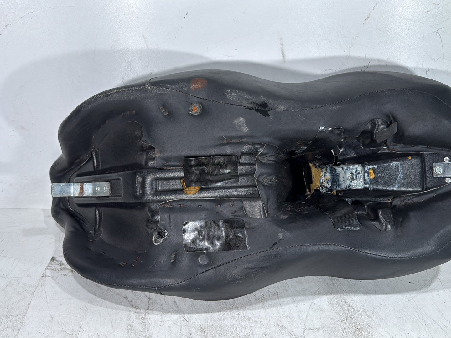 2007 Harley Touring FLHTC Electra Glide Classic OEM Passenger Rider Driver Seat Saddle