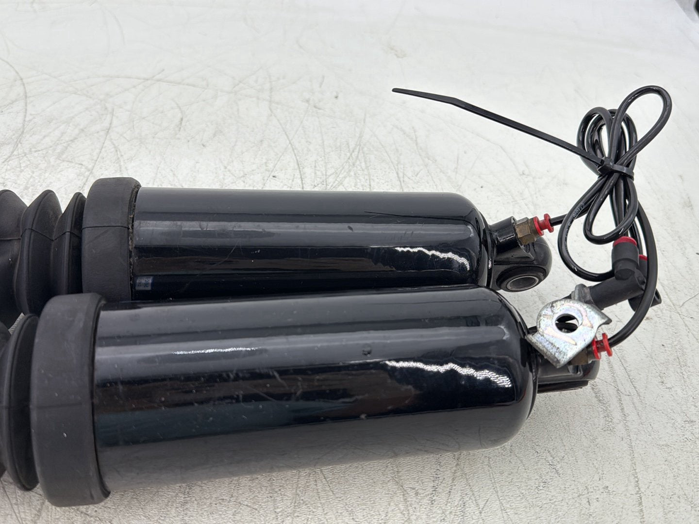 2011 Harley Street Glide Touring FLHX OEM Rear Left Right Shock Absorbers