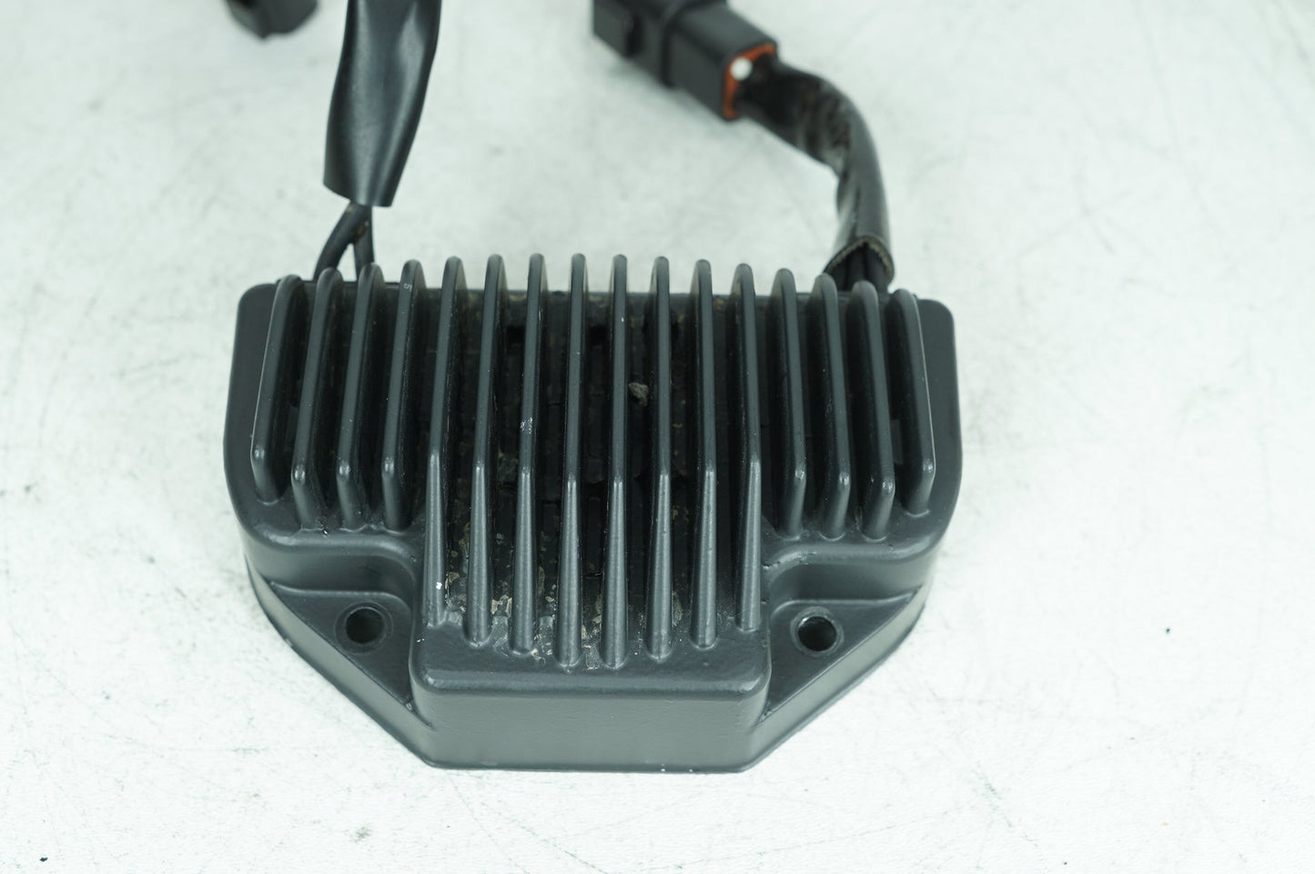 1999 - 2006 Harley-Davidson Dyna Super Glide Voltage Regulator Rectifier   	74631-06