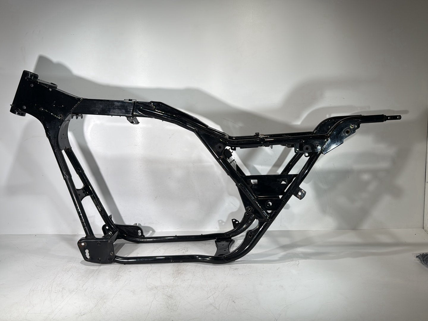 1999 - 2006 Harley-Davidson Touring Road King Police Body Main Frame Chassis CLN CLR 47900-01